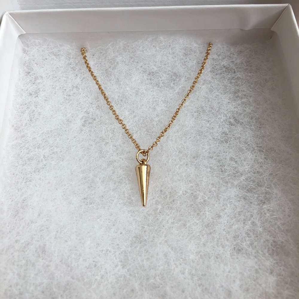 Small dainty single spike necklace